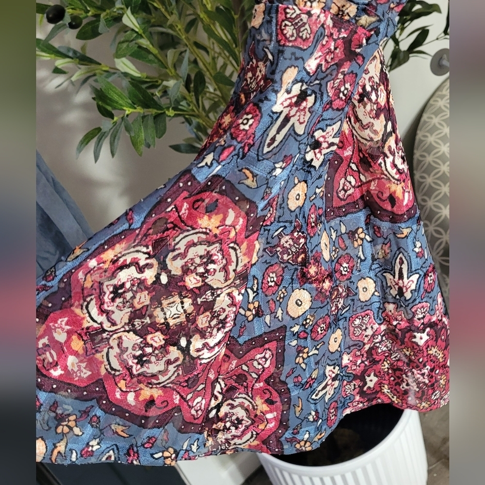 WHBM Long Bell Sleeve Medallion Printed Shift Dress Sz Medium - Picture 5 of 6